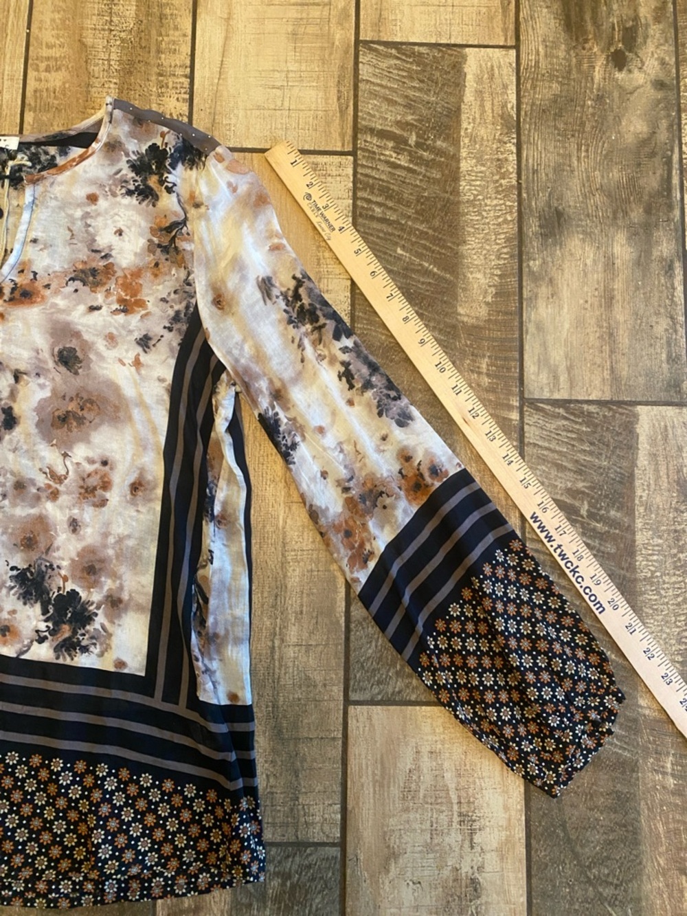 dylan Neutral Floral Tie-Front Tassel Blouse 🆕 - Picture 7 of 11